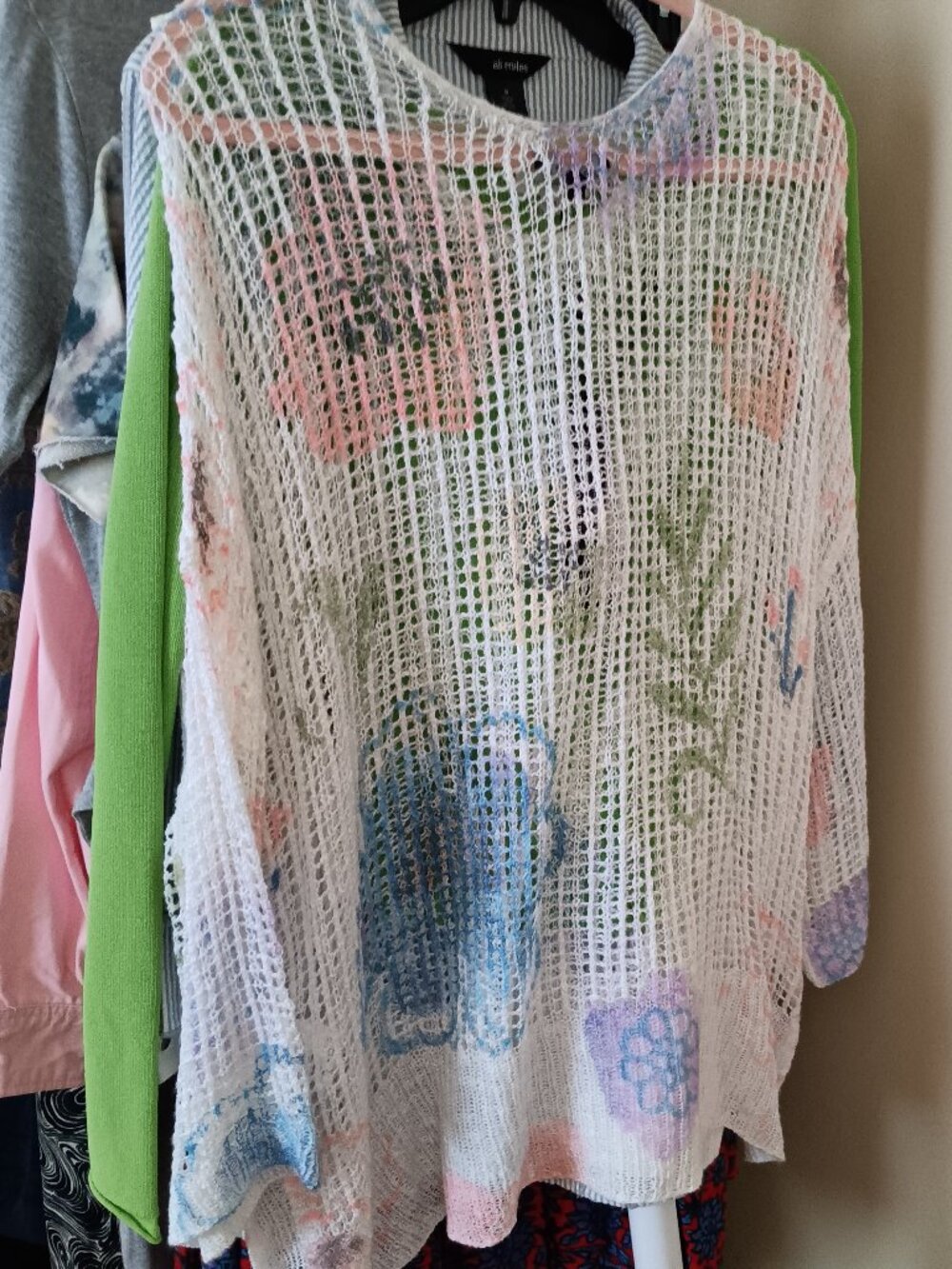 NWT Pastel Flowers Lightweight Crochet Round Neckline Sweater Size XL